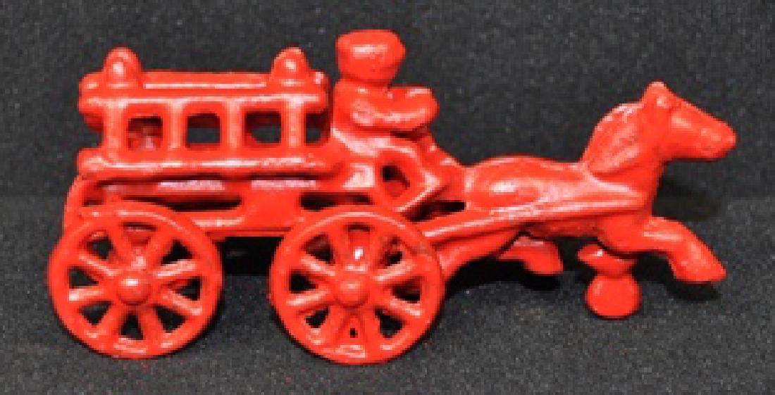 CAST IRON FIRE ENGINE TOY W/ HORSE: 5 L