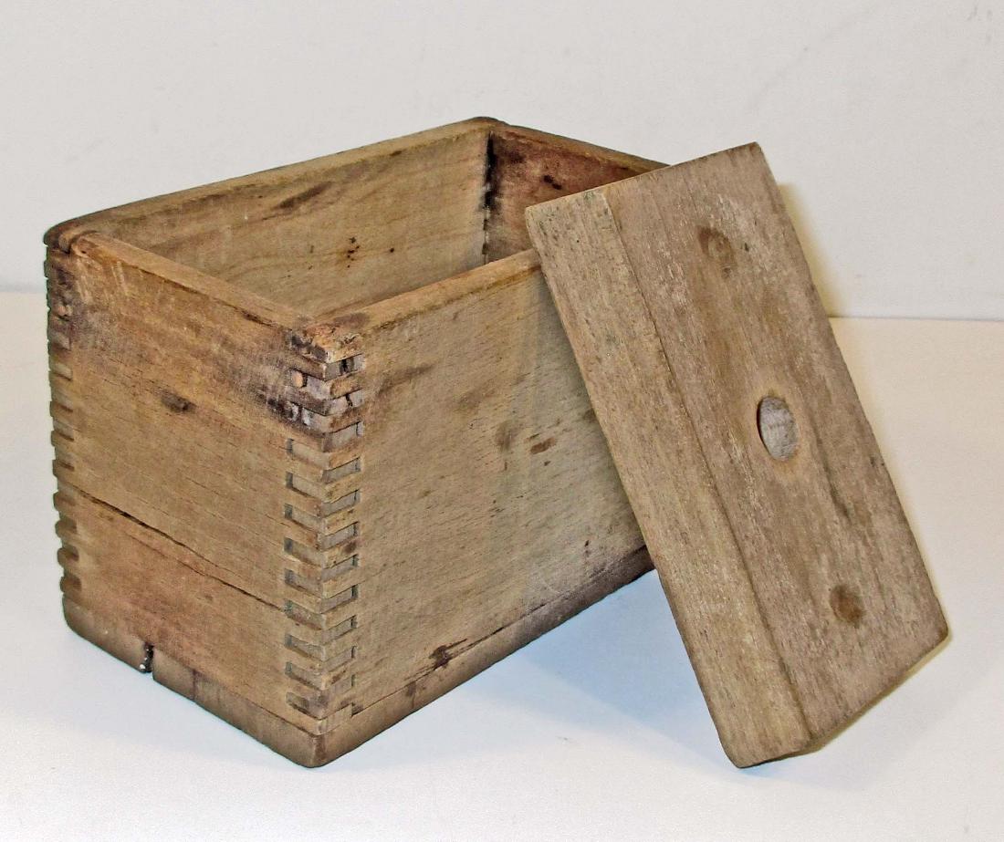 ANTIQUE WOODEN BUTTER MOLD W/ DOVETAIL CORNERS: Needs handle replaced. 5.5" by 3.25" by 3.5"