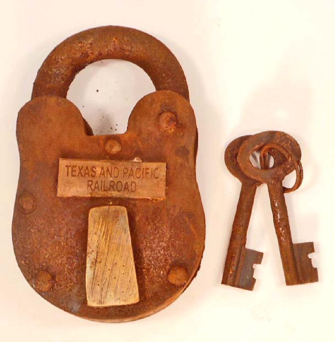 CAST IRON TEXAS AND PACIFIC RAILROAD PADLOCK WITH KEYS: 4" TALL