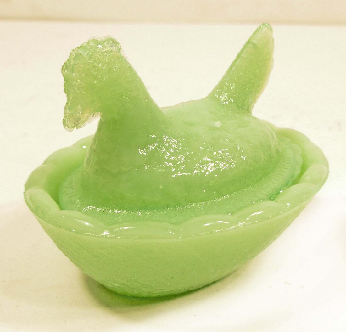 JADITE MINI HEN ON NEST SALT DIPS: N/A