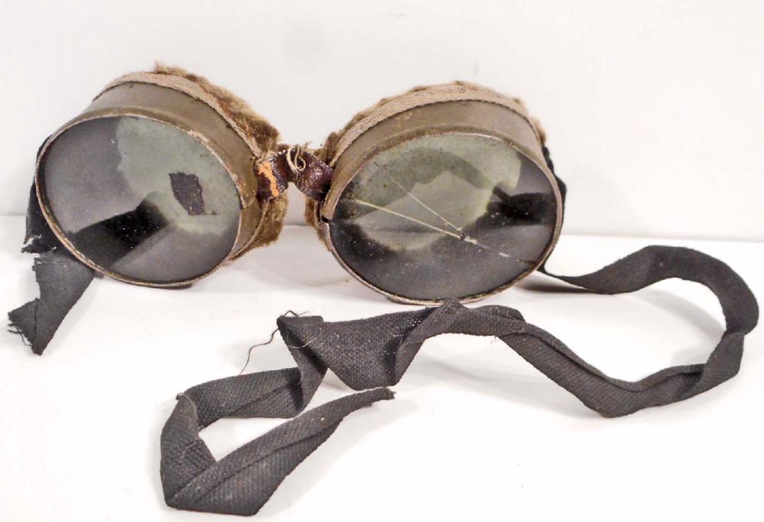 GERMAN NAZI ARMY AFRIKA KORPS DESERT FIELD GOGGLES: One of the glass lenses is cracked. Includes a partial cloth band.