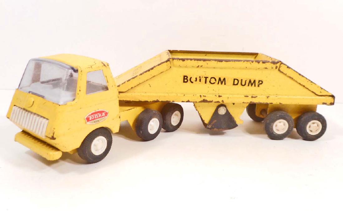 VINTAGE TONKA METAL BOTTOM DUMP TRUCK AND TRAILER: 9" long together