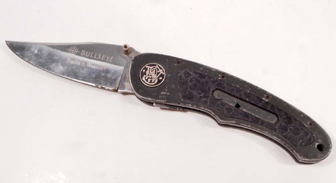 VINTAGE SMITH & WESSON BULLSEYE FOLDING KNIFE: 4.5" long closed