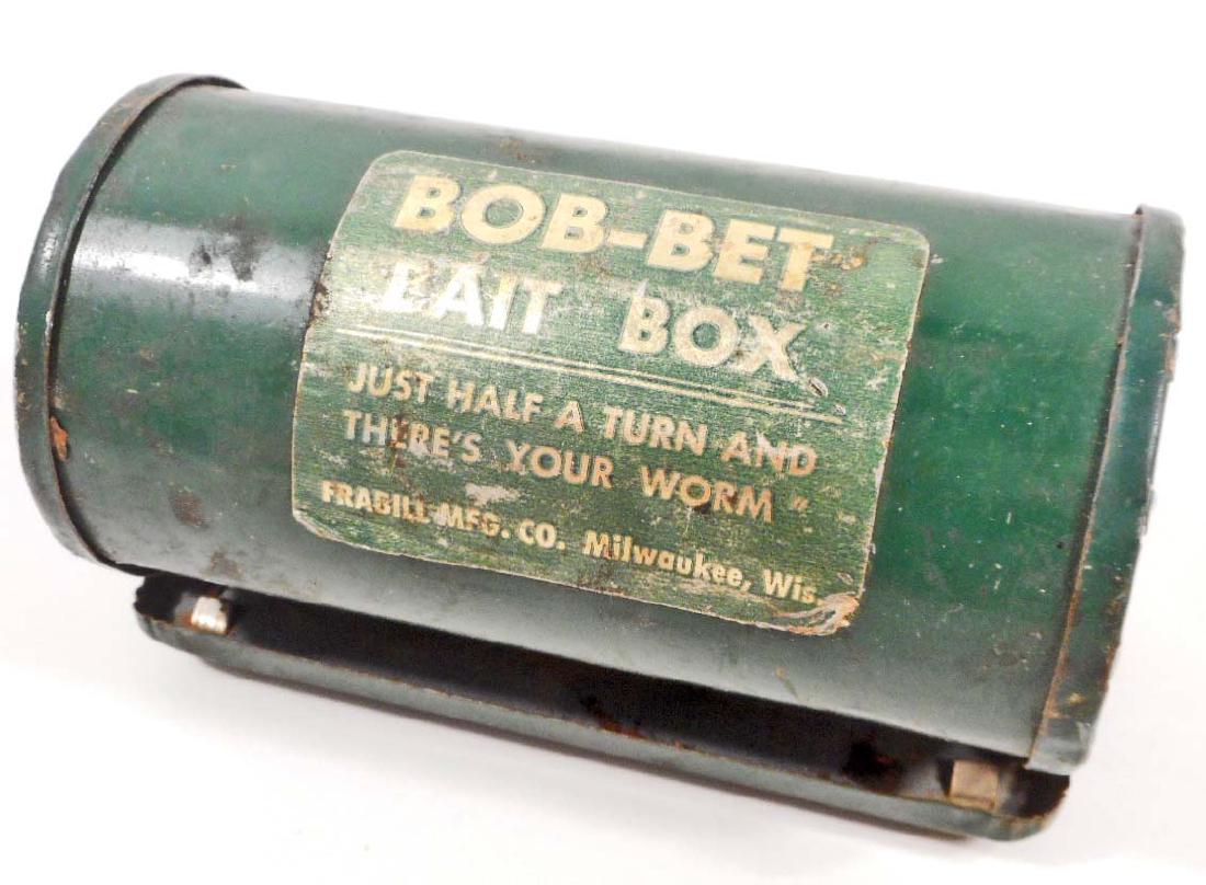 VINTAGE BOB-BET ADVERTISING METAL BAIT BOX: Just half a turn and there's your worm! 4.5" long