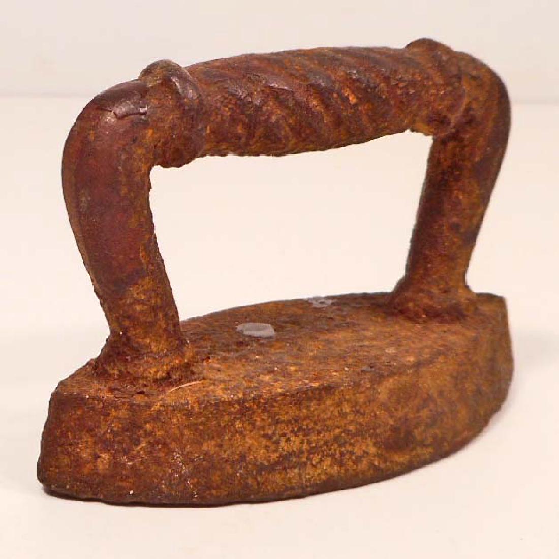 ANTIQUE MINIATURE CAST IRON SAD IRON: 2.75" long