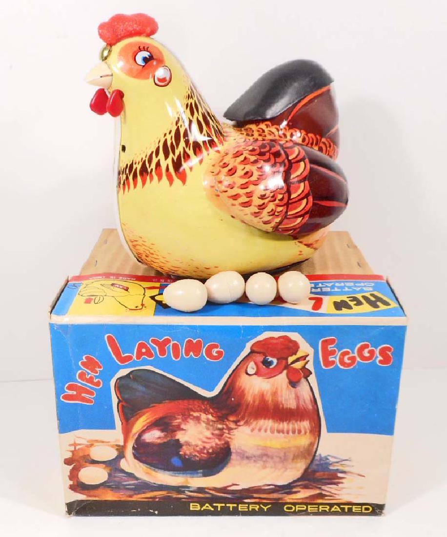 VINTAGE BATTERY OPERATED TIN LITHO HEN LAYING EGGS TOY: In Original Box