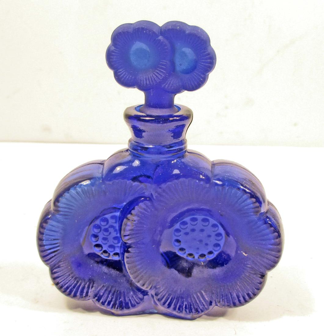 COBALT BLUE GLASS FLORAL PERFUME BOTTLE W/ STOPPER: 4.5" tall