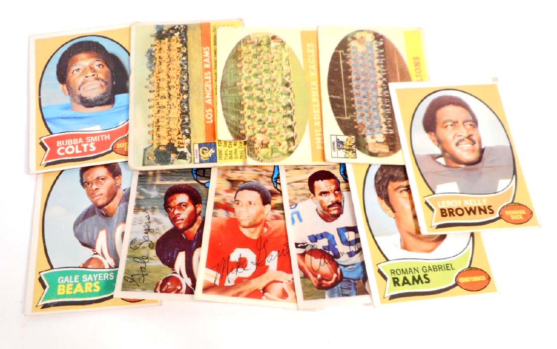 LOT OF 10 VINTAGE FOOTBALL CARDS - GALE SAYERS: Gale Sayers, Calvin Hill, Mike Garrett, Leroy Kelly, Bubba Smith, More