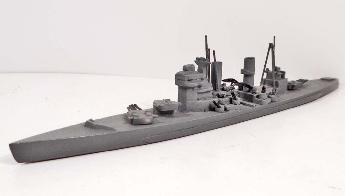 VINTAGE WARSHIPS OF THE WORLD AUTHENTIC SCALE MODEL IN: 7" long