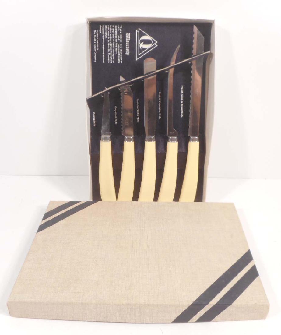 VINTAGE QUIKUT KNIFE SET IN THE ORIGINAL BOX: Bread Knife, Fruit & Veggie Knife, Spatula Paring Knife, Grapefruit Knife and Paring Knife