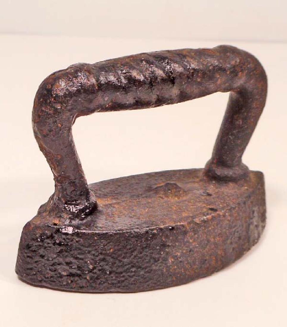 ANTIQUE MINIATURE CAST IRON SAD IRON: 2.75" long