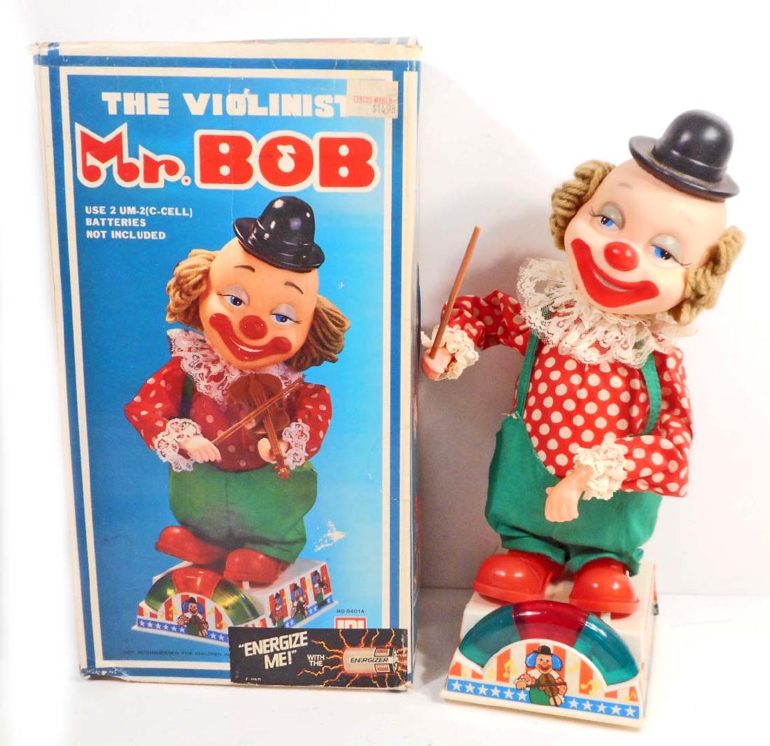 VINTAGE MR. BOB CLOWN VIOLINIST PLAYER TOY - BATTERY: In the original box. 13" tall. Missing his violin
