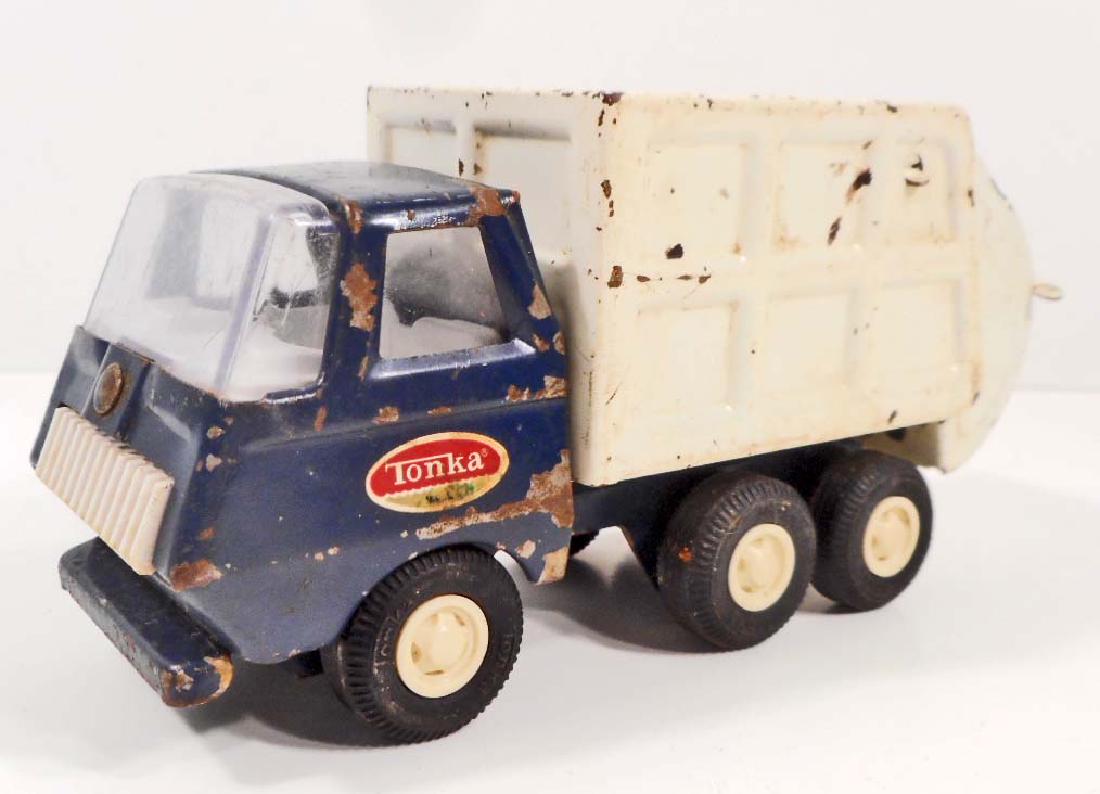 VINTAGE TONKA PRESSED STEEL DUMP TRUCK TOY: 5.25" long