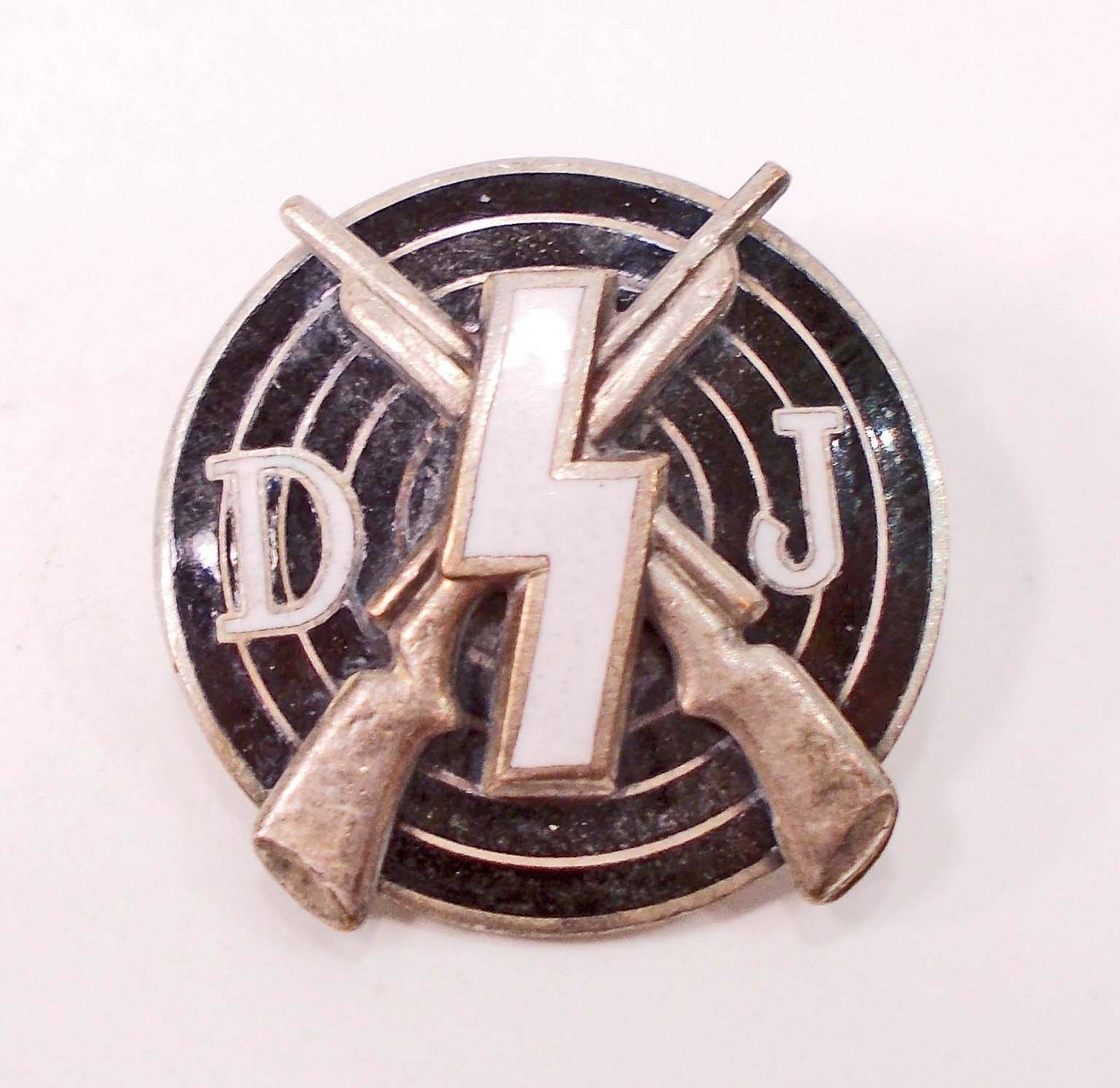 GERMAN NAZI DEUTSCHES YOUTH DJ MARKSMAN SHOOTING AWARD: Reverse side is maker marke dRZM M1/123. Thin horizontal pinback. Two piece nickel construction with enamel