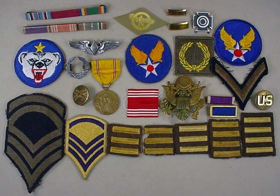 LOT OF MISCELLANEOUS MILITARY MEDALS, PINS, PATCHE