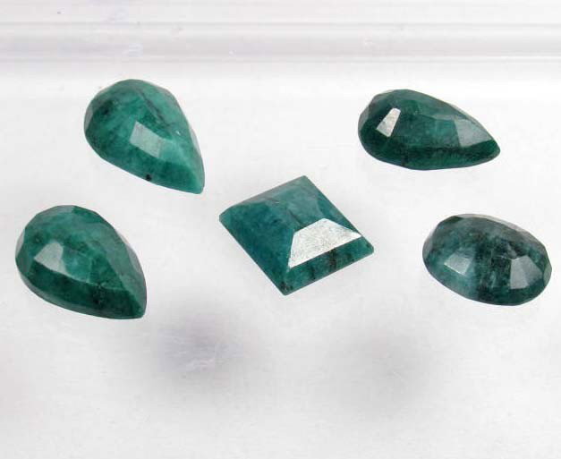 LOT OF 97.1 CTS. OF NATURAL EMERALDS: N/A