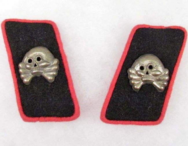 PAIR OF GERMAN ARMY PANZER EM COLLAR TABS: Wool construction with metal skulls. For an enlisted man.