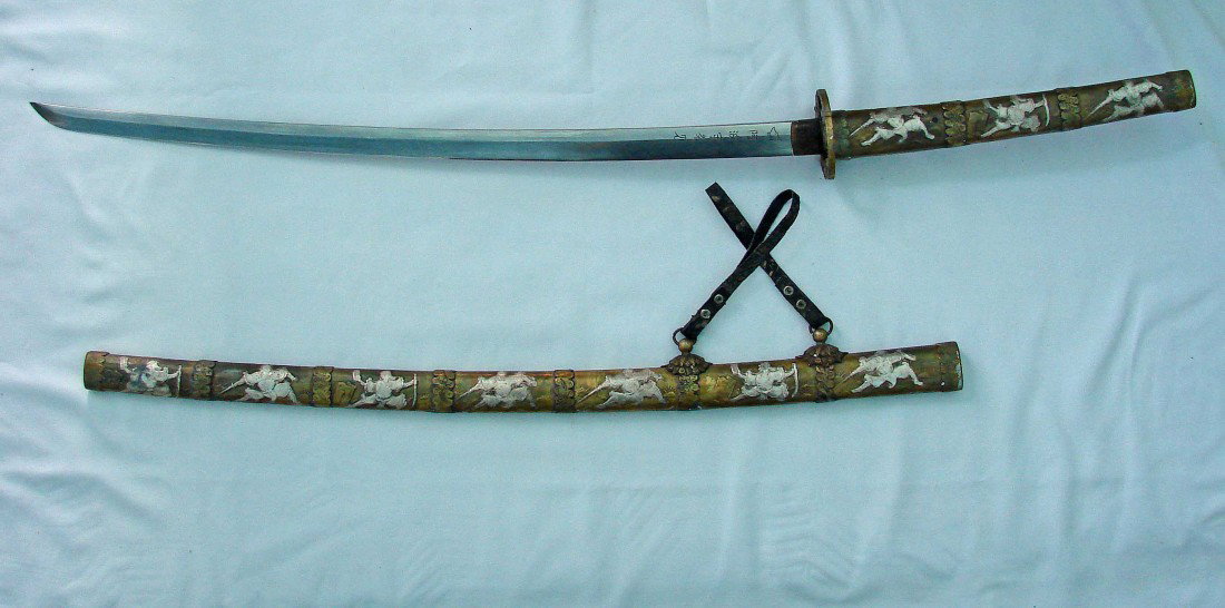 MWFSK4 - Vintage Japanese Samuri / Katana Sword, s: Vintage Japanese Samuri / Katana Sword, strikingly detailed Romantic Saya.The Japanese sword was known as the Samurai sword all of the world , which is a kind of superb weapon. The first metal sword w