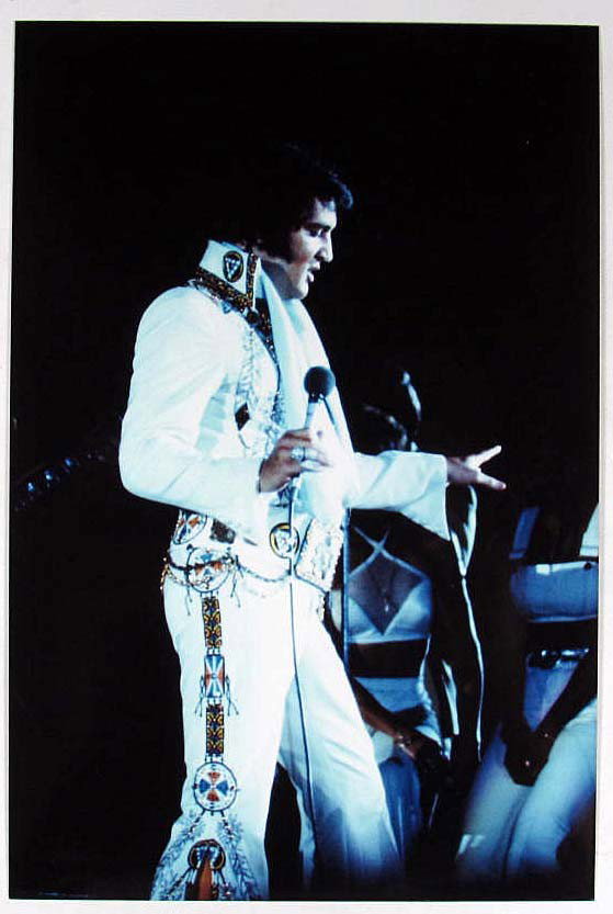 2603 - CANDID UNPUBLISHED PHOTO OF ELVIS PRESLEY O