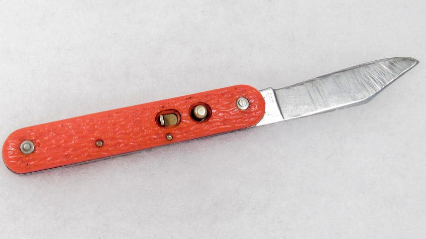 US VIET NAM ERA ARMY PARATROOPER SWITCH BLADE COMBA: Measures 21 3/4" long by 1/2" wide. Has the 23 alternating links of a death heads and SS ruins. Nickel silver construction.