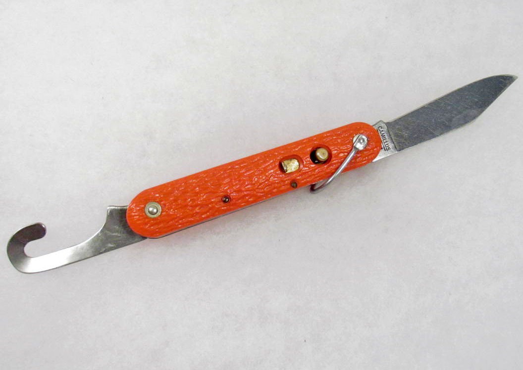 US VIET NAM ERA ARMY PARATROOPER SWITCH BLADE COMB: Measures 7 3/8" long overall with the blade open. The blade is maker marked Camillus New York USA. This is the version with the shroud cutting blade. Has orange handles. Mint condition.