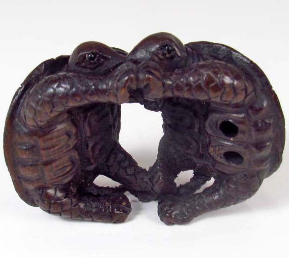 CARVED EBONY IRON WOOD NETSUKE - KISSING TURTLES