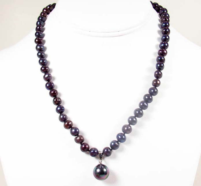 8959 - TAHITIAN BLACK PEARL NECKLACE