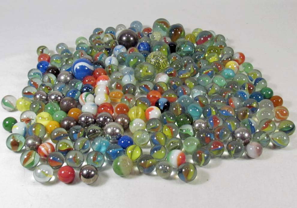 LARGE LOT OF VINTAGE MARBLES INCL. SHOOTERS