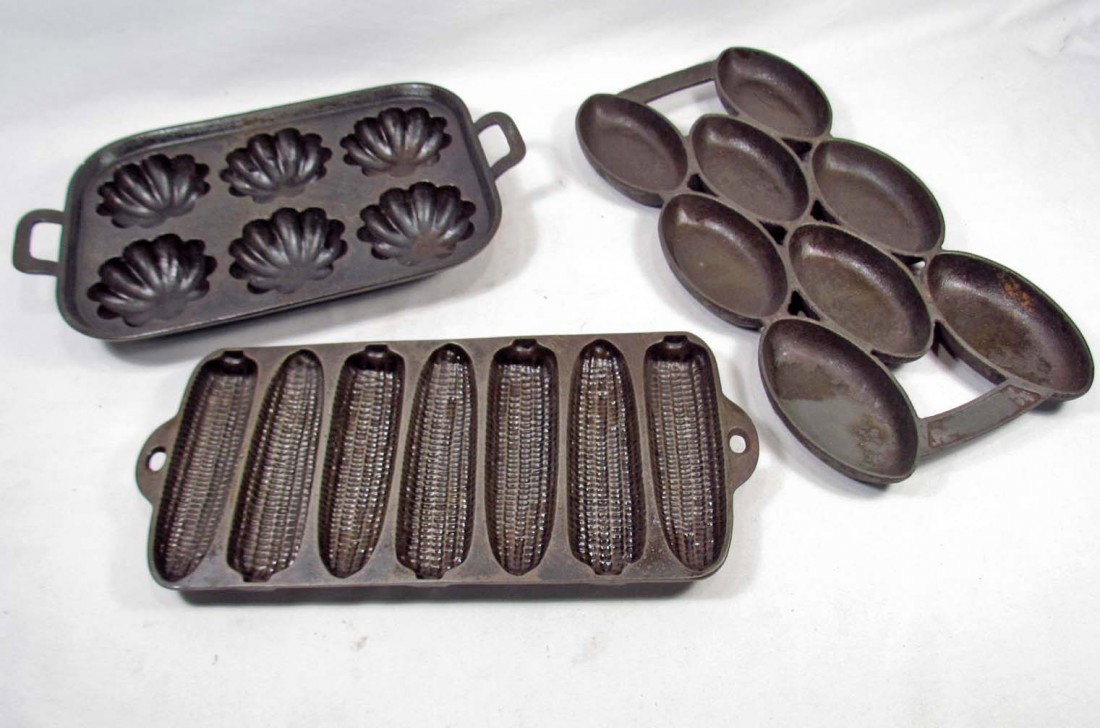 LOT OF 3 CAST IRON PANS - INCL. WAGNER WARE CORN P