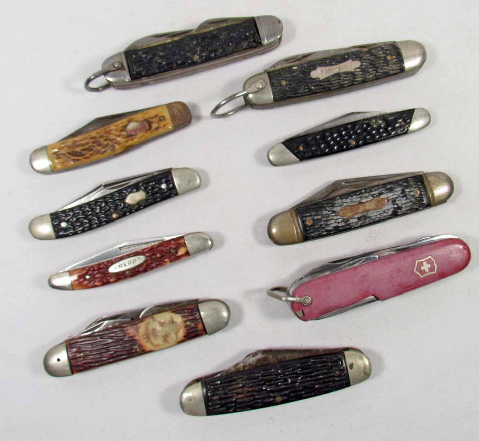LOT OF 10 VINTAGE POCKET KNIVES: Incl. Metal, stag and plastic handles