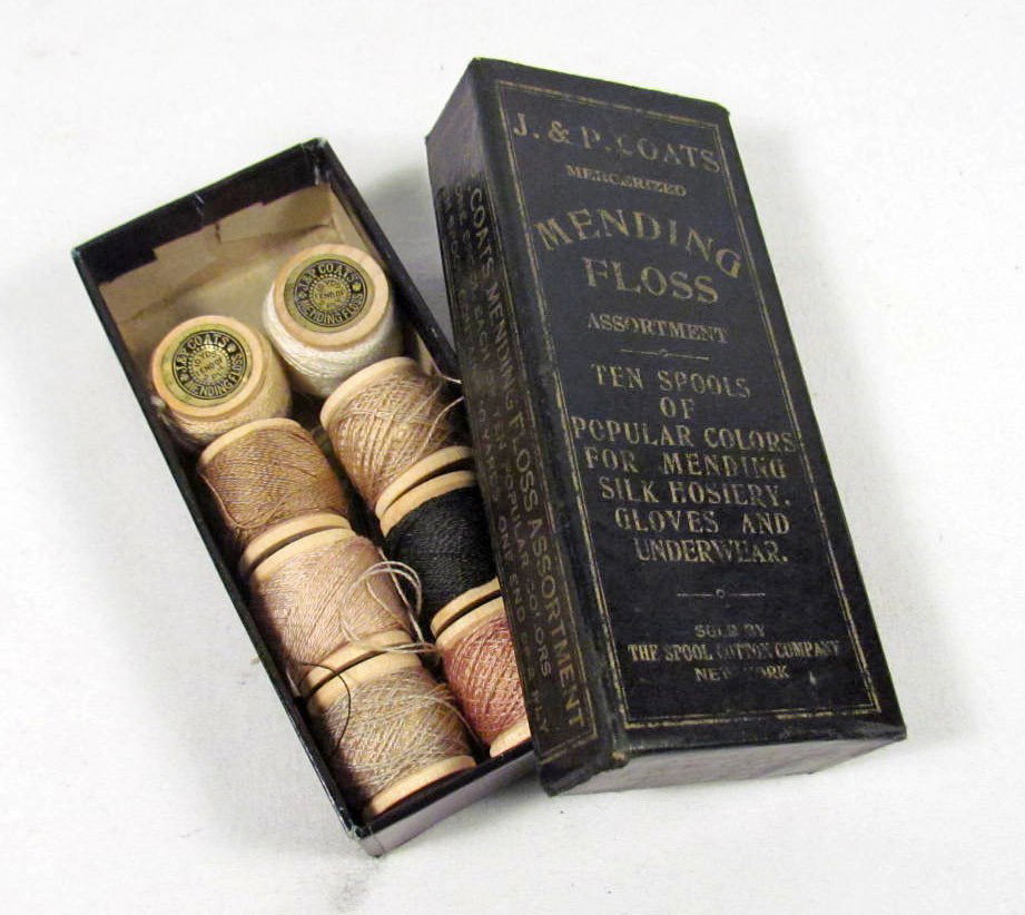 4079 - PAPER ADVERTISING BOX "J. & P. COATS MENDIN: The Spool Cotton Company, New York. Includes 8/10 spools.