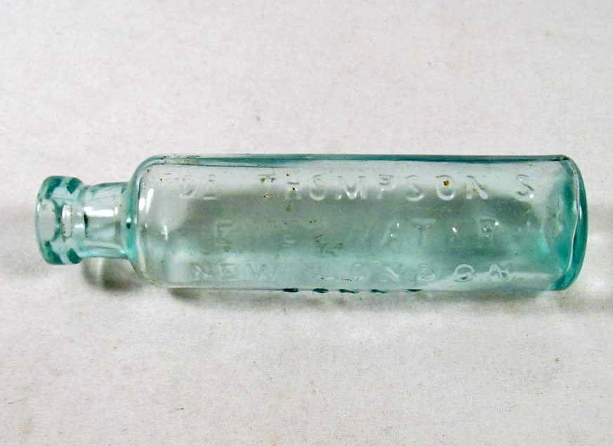 3658 - ADVERTISING BOTTLE DR. THOMPSONS EYE WATER : Very lt. blue tint. New London Conn.