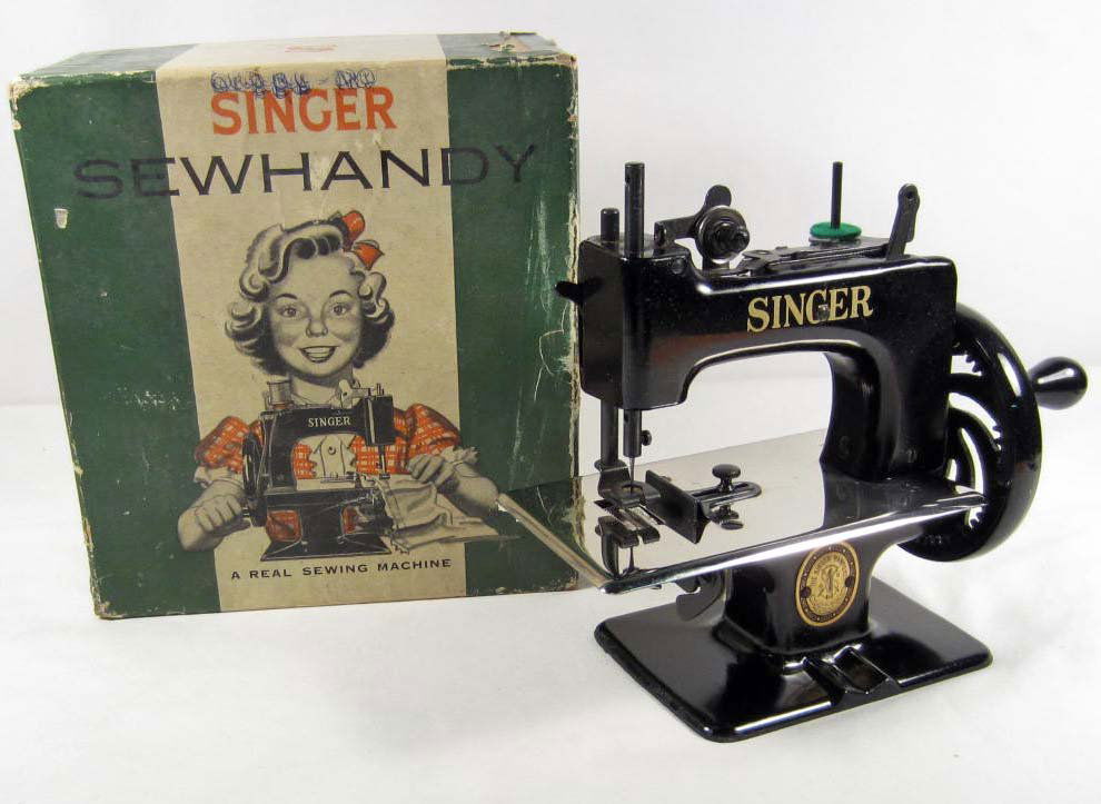 VINTAGE SINGER SEWHANDY CHILDS SEWING MACHINE W/ OR: Model No. 20. Box is approx. 7" by 7.5" by 4"