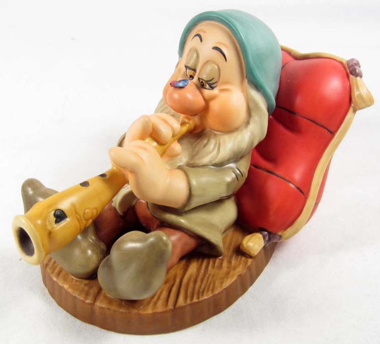 WALT DISNEY CLASSICS SLEEPY "ZZZZZZZZ" SCULPTURE IN: Sleepy from Snow White and the Seven Dwarfs. Approx. 3" tall