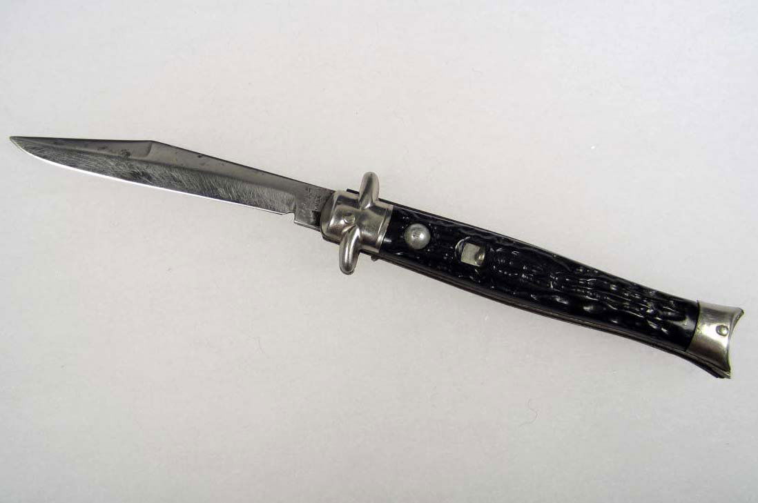 COMMERCIAL SWITCH BLADE POCKET KNIFE: Approx. 7.25" long w/ the blade open. The blade is maker marked Shur-Snap USA. The spring is weak. The blade opens 1/3rd of the way. Has a pair of plastic handles.