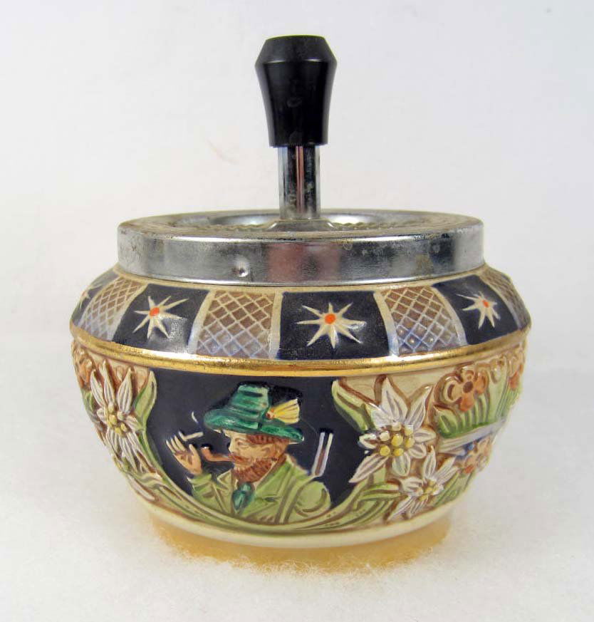 6 VINTAGE GERMAN PORCELAIN ASHTRAY