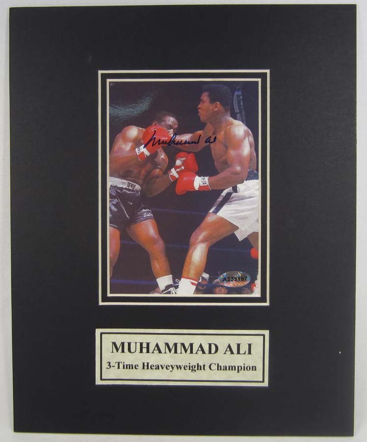 MUHAMMAD ALI SIGNED PICTURE W/ FORENSIC COA: 5" by 7" picture matted.