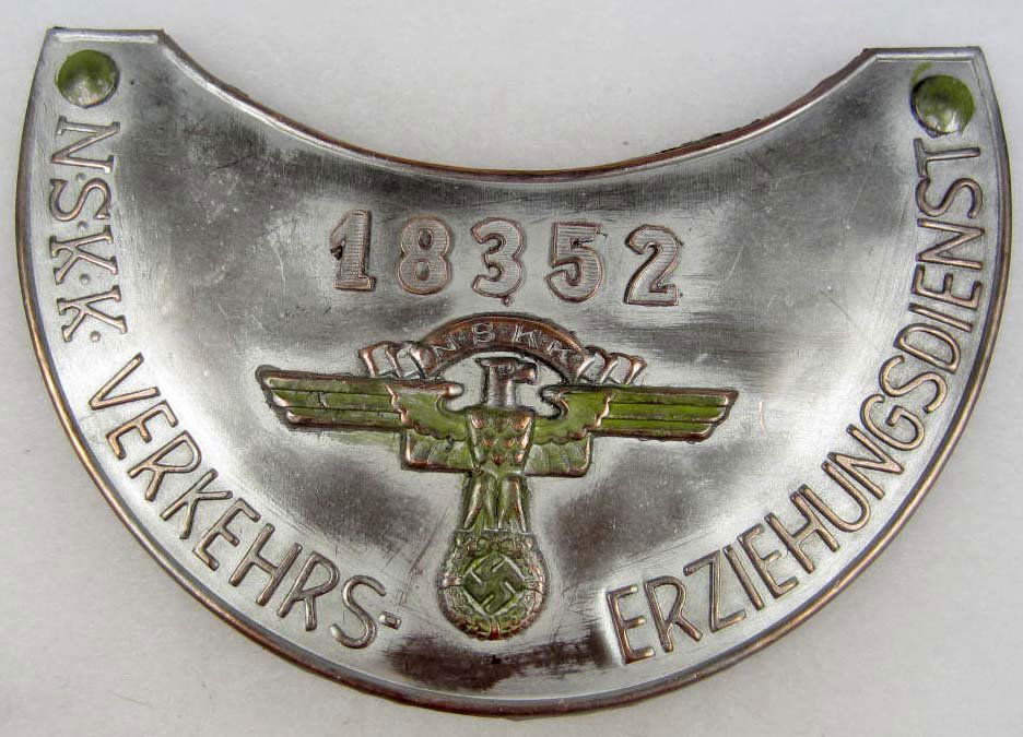 GERMAN NAZI NSKK VERKEHRS ERZIEHUNGSDIENST GORGET: Black felt backing.