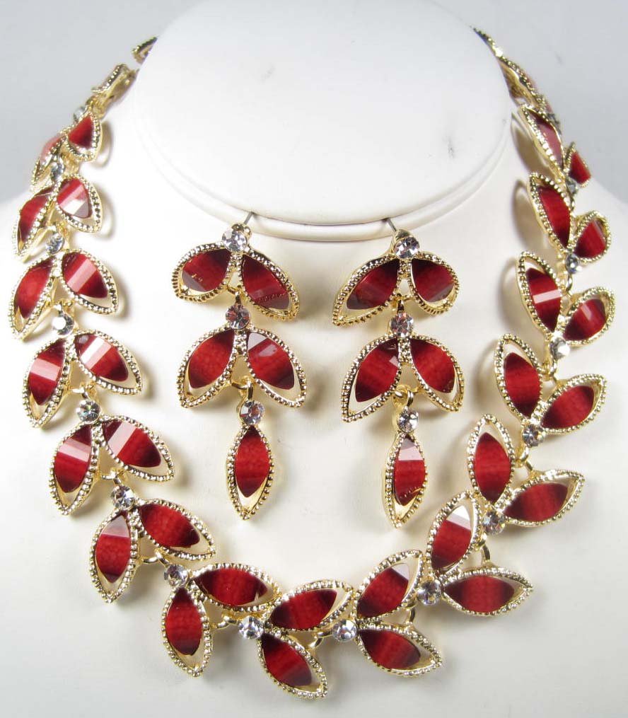 1967 - 18K GOLD PLATED NECKLACE & EARRINGS SET