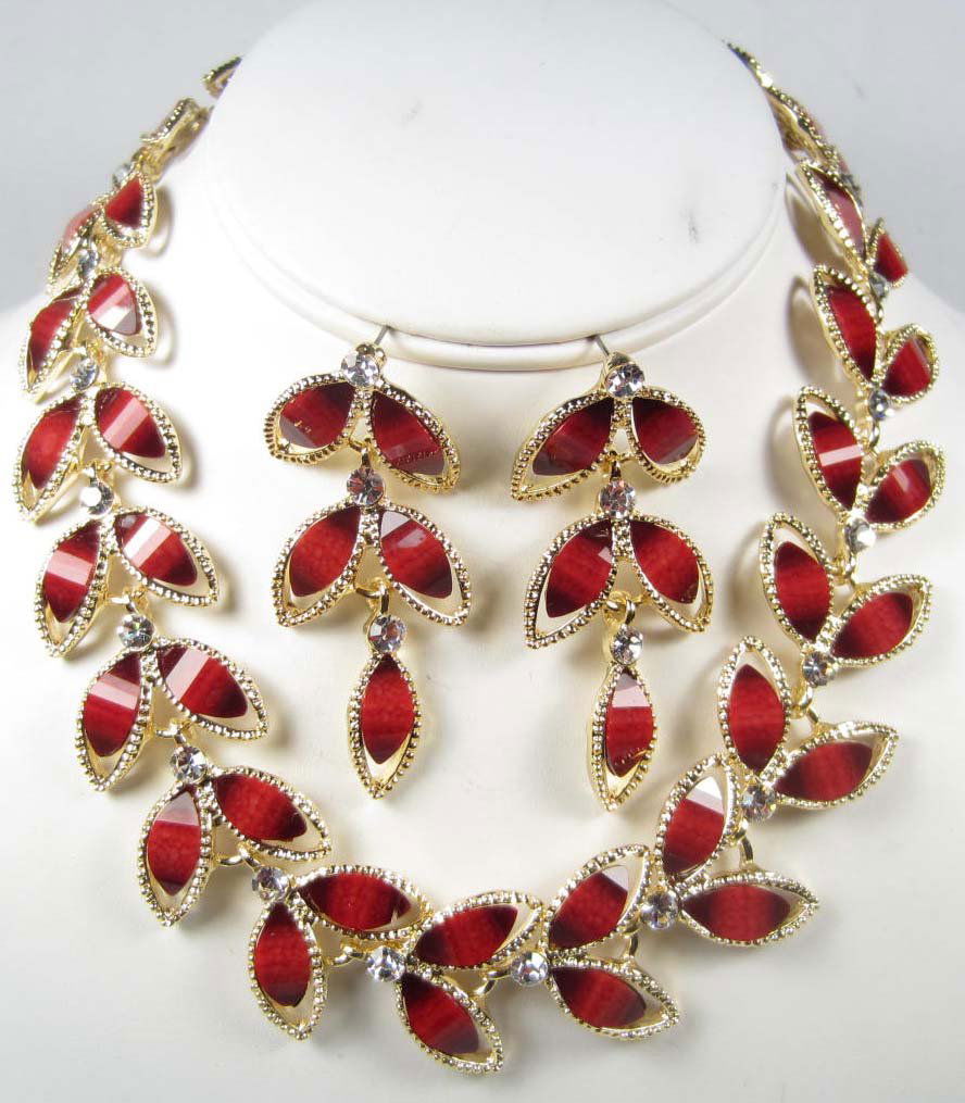 1967 - 18K GOLD PLATED NECKLACE & EARRINGS SET