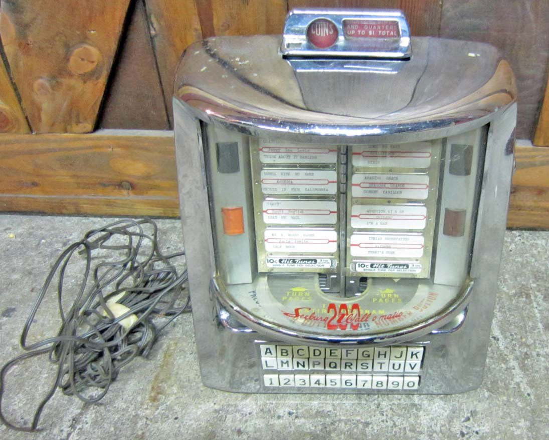 VINTAGE TABLE TOP SEEBURG WALLOMATIC JUKEBOX