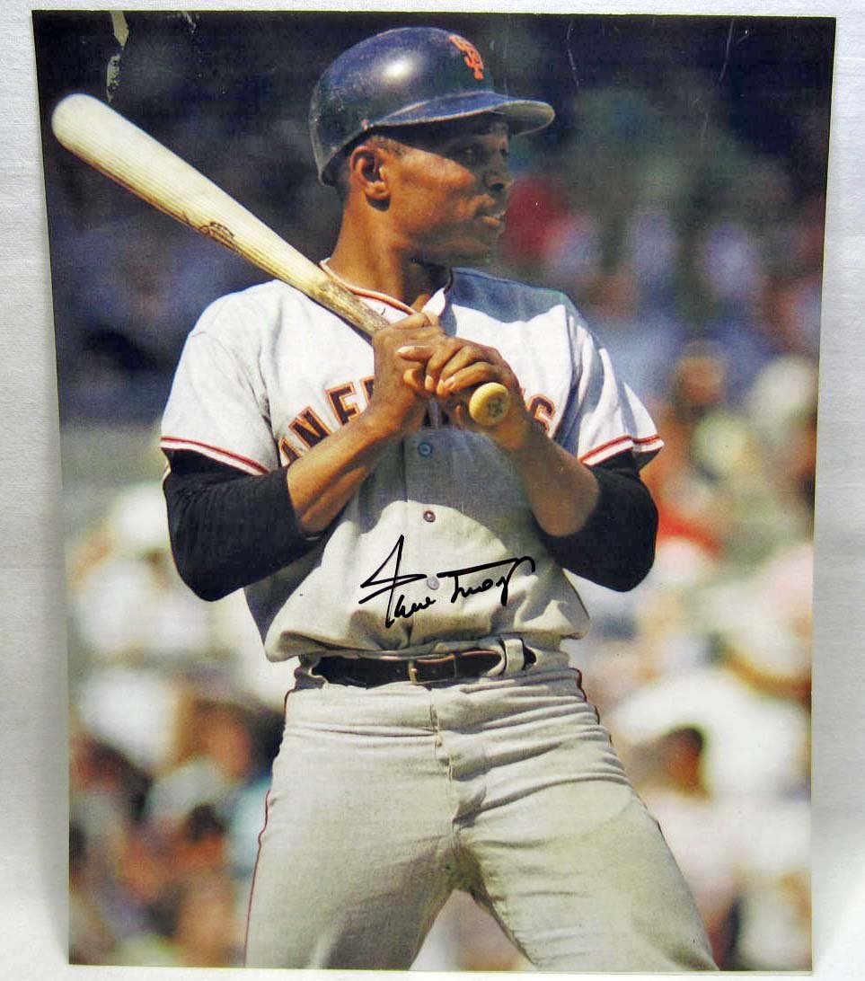 8" BY 10" PHOTO OF WILLIE MAYS - SIGNED