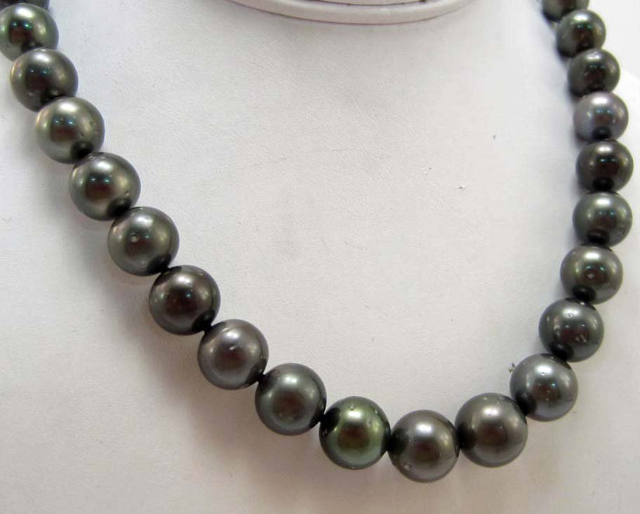 TAHITIAN SOUTH SEA CULTURED PEARL NECKLACE: Comes with GLA Appraisal of $14,329.00. 35 Tahitian South Sea Cultured Pearls. TW - 78.80 grams