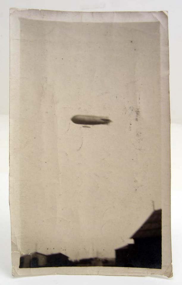 RARE 1926 PHOTO OF A US ARMY AIRSHIP C-52 AT FORT RILEY: Approx. 5.75" x 3.5"
