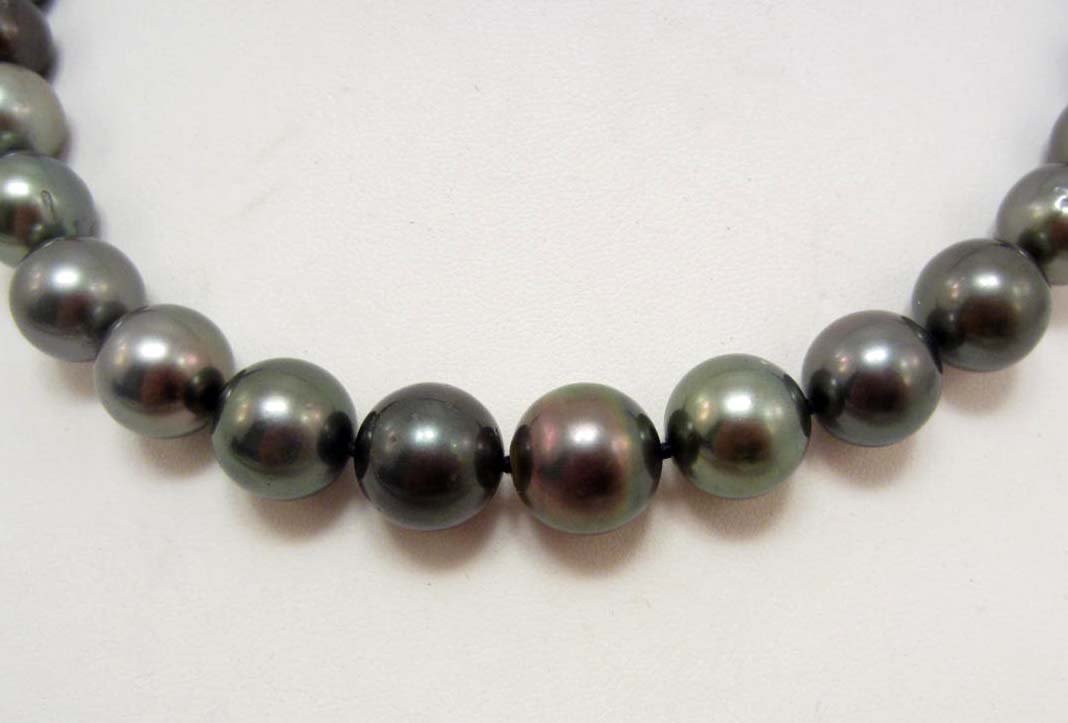 SINGLE STRAND TAHITIAN CULTURED PEARL NECKLACE W/ 14K: Comes with Appraisal of $13,800.00