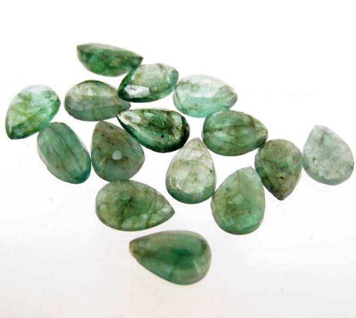 6648 - LOT OF 4.35 CTS OF GREEN COLOMBIA EMERALD