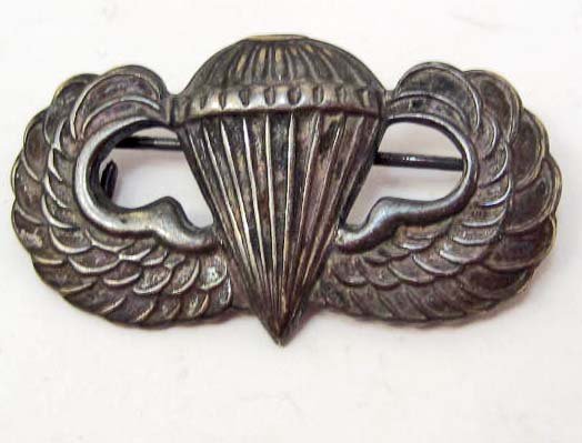 US ARMY PARATROOPER AIRBORNE JUMP WING: Measures 7/8" tall by 1 1/2" wide. Has a thin horizontal English style pin back. Maker marked SS Ltd. Nickel construction