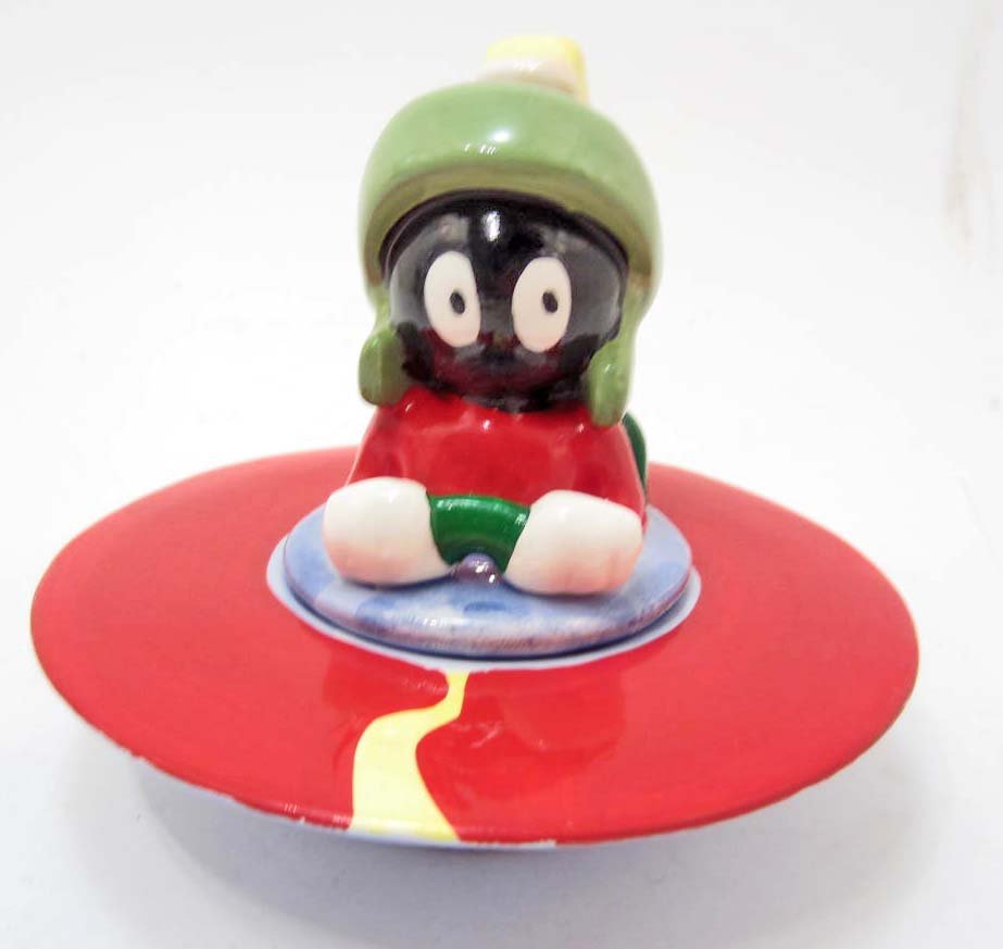 SALT & PEPPER SHAKER - MARVIN THE MARTIAN - LOONEY: This is a Marvin the Martian salt & pepper shaker. This is new in the box. That measures approximately 4 1/2" tall. We also have a matching cookie jar that can be bid on separately (lot # 25 - not inc