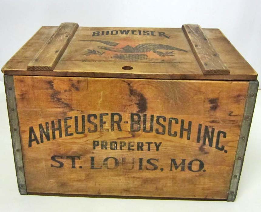 VINTAGE BUDWEISER WOODEN CRATE W/ LID: Approx. 18" by 12" by 11.5"