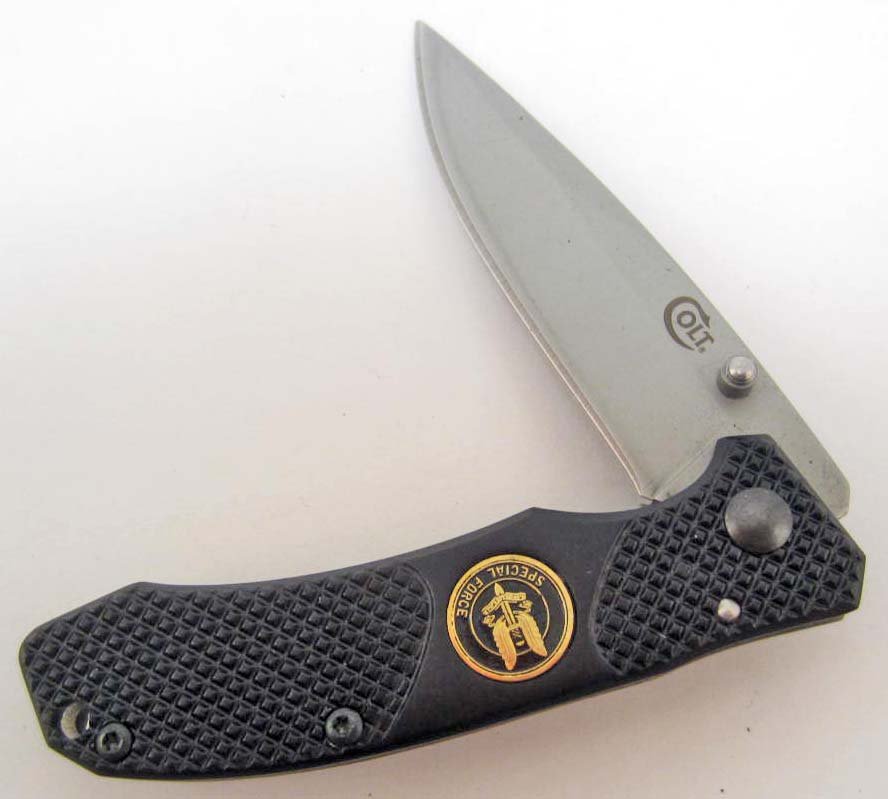 COLT SPECIAL FORCE FOLDING POCKET KNIFE: Approx. 3" long closed.